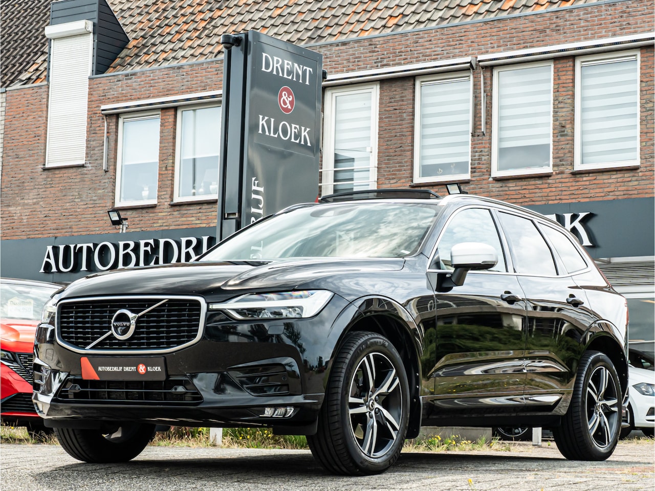Volvo XC60 - 2.0 T5 AWD Inscription R-DESIGN PANO CAMERA ELEK TREKHAAK LEDER MEMORY STOELEN ADAP CRUISE - AutoWereld.nl