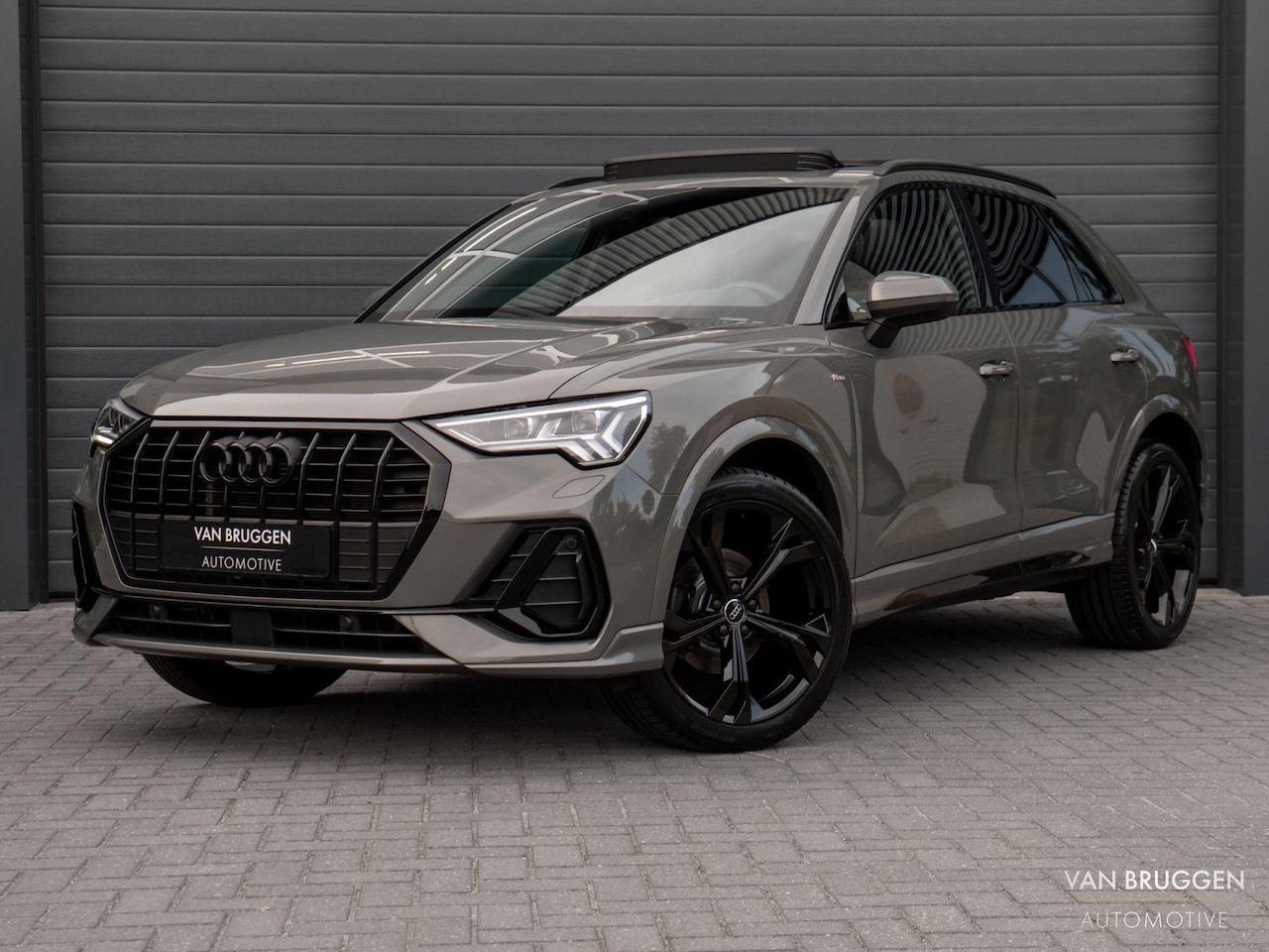 Audi Q3 - 35 TFSI S-Line Pano SONOS Keyless Leer Camera Sfeer BTW 20" Chronos - AutoWereld.nl