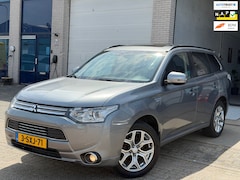 Mitsubishi Outlander - 2.0 PHEV Instyle/ AUTOMAAT/ 1e EIG/ nap/ dealeronderhouden/ 1jaar apk/pano/ pdc/ volle opt