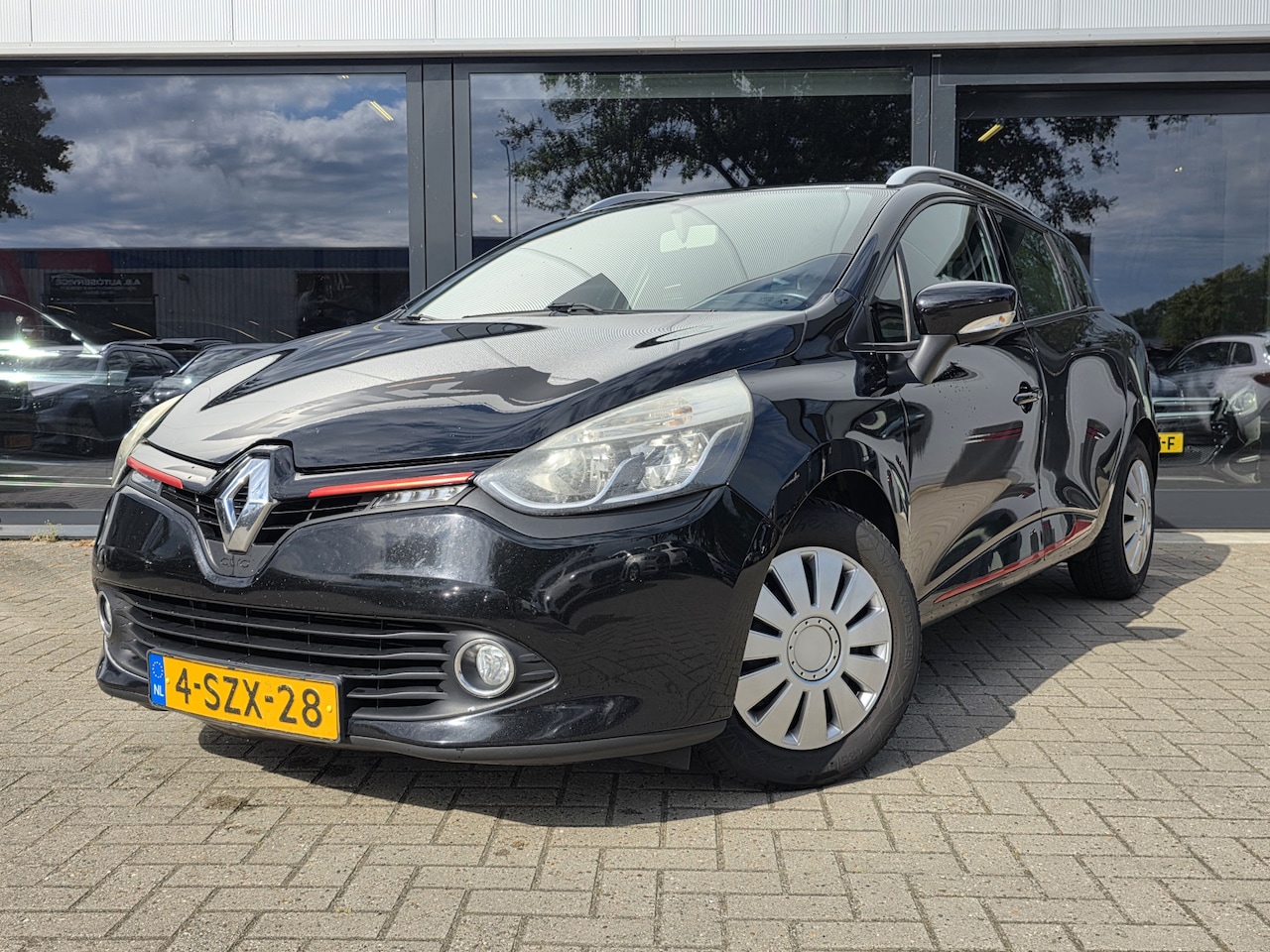 Renault Clio Estate - 1.5 dCi ECO Dynamique + CRUISE + BASS REFLAX + NAVIGATIE - AutoWereld.nl