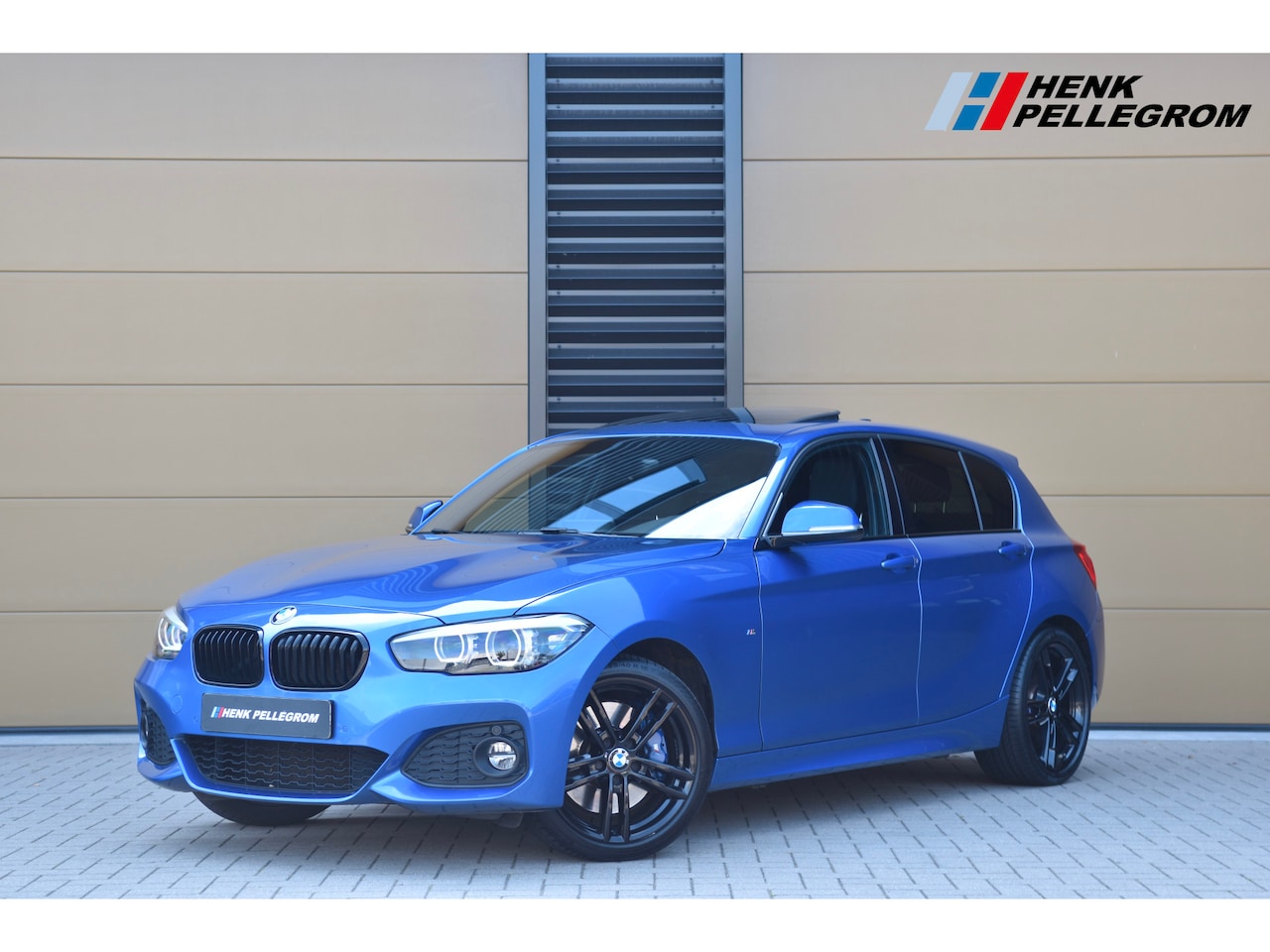 BMW 1-serie - 120i Edition M Sport Shadow * Glazen schuifdak - Harman / Kardon * LED * Privecyglass * - AutoWereld.nl