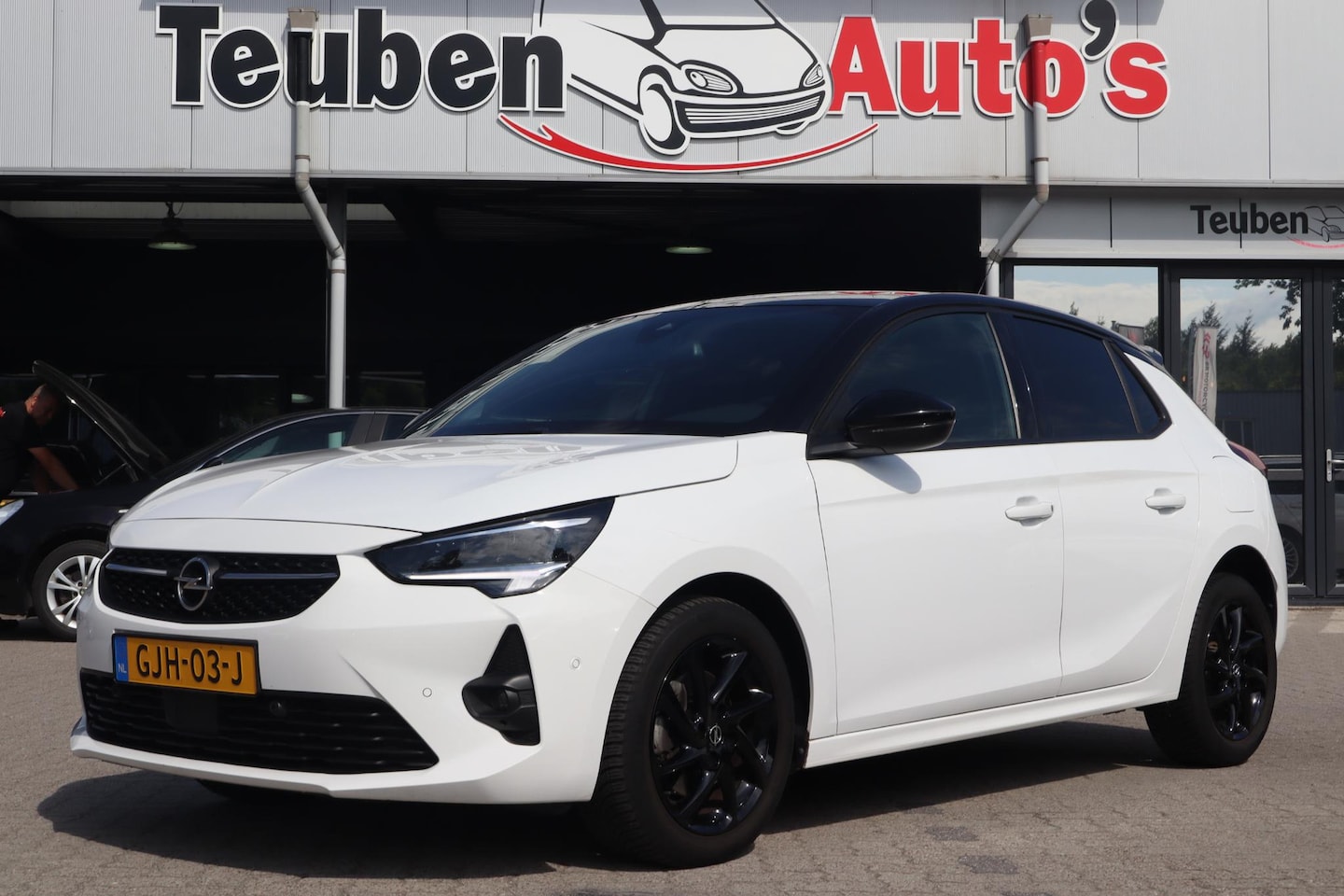 Opel Corsa - 1.2 Ultimate | Automaat | 130PK | Carplay | Keyless pack | PDC voor en achter - AutoWereld.nl