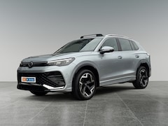 Volkswagen Tiguan - 1.5 150pk eTSI R-Line Edition Panoramaschuif-kanteldak | Adaptive Cruise Control | Navigat