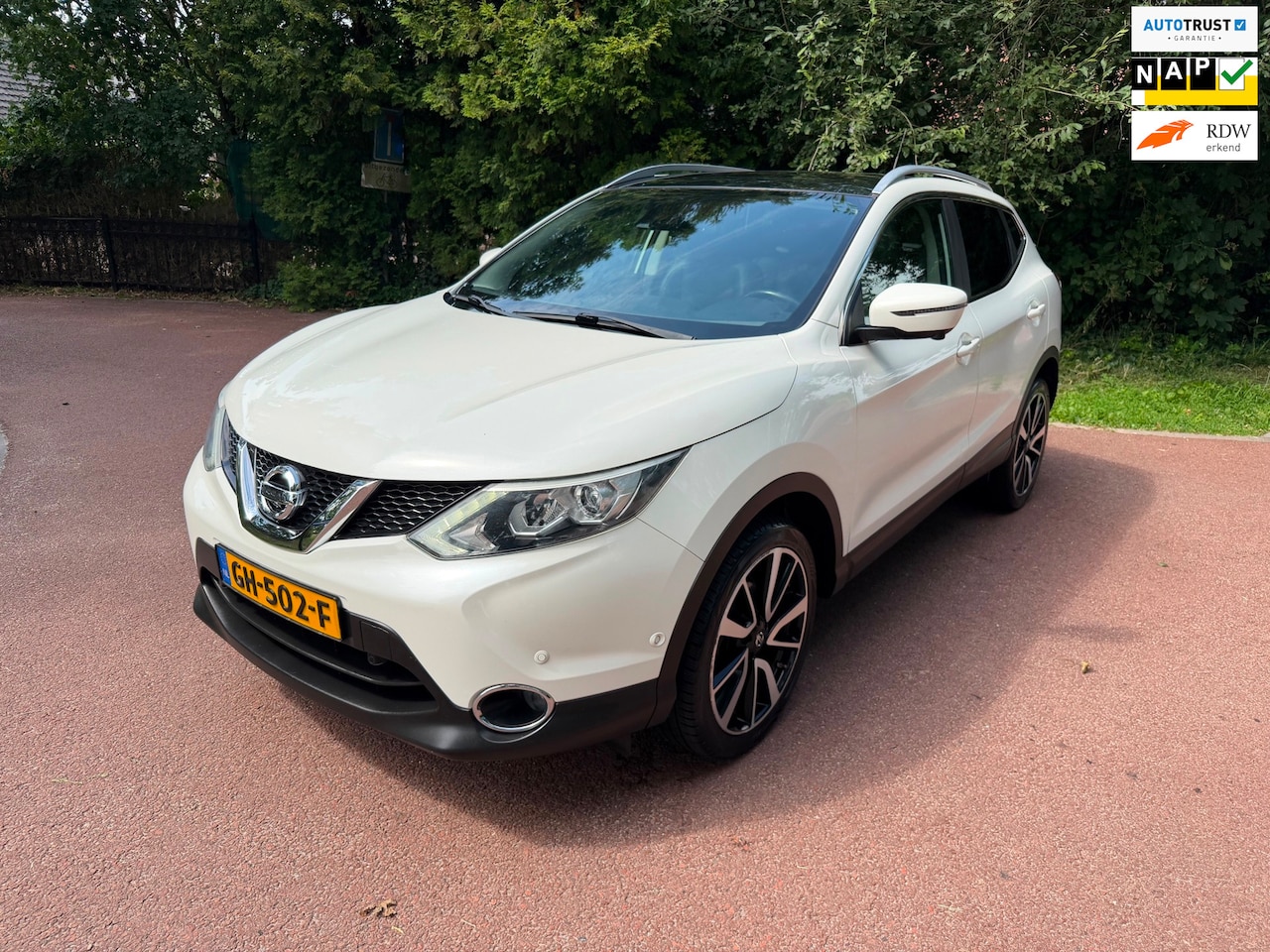 Nissan Qashqai - 1.2 Tekna / Navi / Camera / Pano / led / NAP / Airco / PDC - AutoWereld.nl