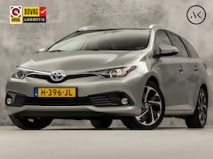 Toyota Auris Touring Sports - 1.8 Hybrid Sport Automaat (NAVIGATIE, CAMERA, STOELVERWARMING, GETINT GLAS, SPORTSTOELEN,