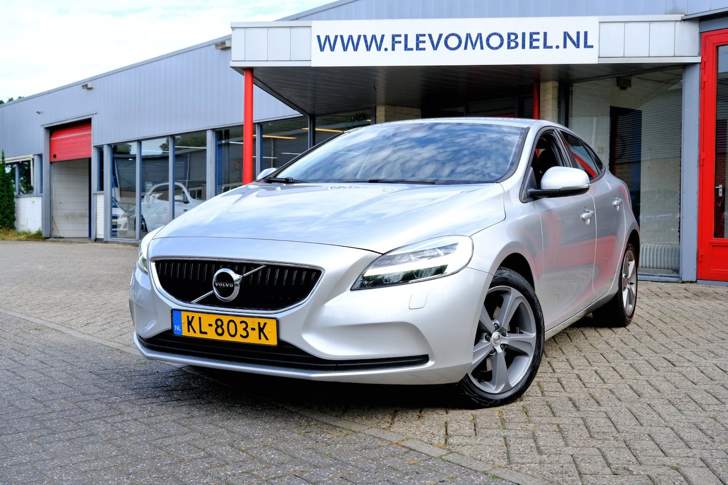 Volvo V40 - 2.0 T3 152pk Momentum Navi|LED|Clima|LMV - AutoWereld.nl