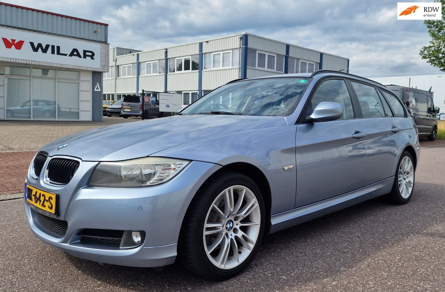 BMW 3-serie Touring - 318d Corporate High Executive PSENSOR NAVI CRUISE 2 X SLEUTELS - AutoWereld.nl