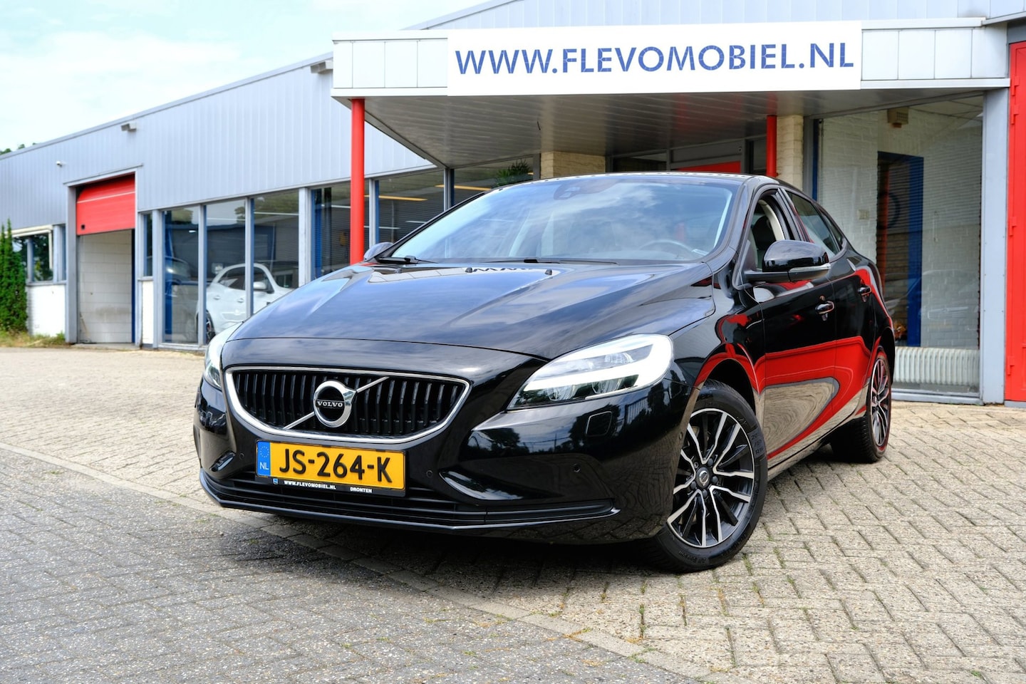 Volvo V40 - 1.5 T2 Nordic+ Aut. Navi|LED|Half Leder|LMV|PDC - AutoWereld.nl