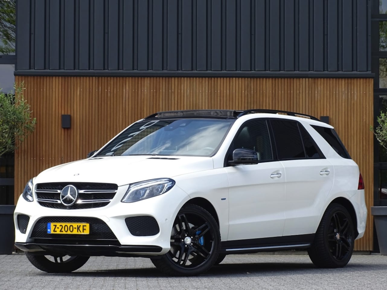 Mercedes-Benz GLE-Klasse - 500e 4-Matic 442PK AMG / LED / 360° - AutoWereld.nl