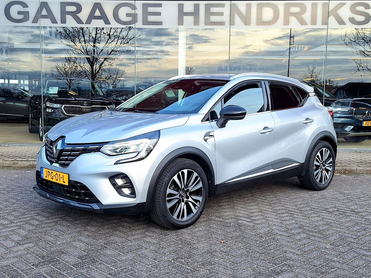 Renault Captur - 1.3 TCe 155 Initiale Paris Automaat | My 2020 | Leder | Trekhaak | LED | Blindspot | Navi - AutoWereld.nl