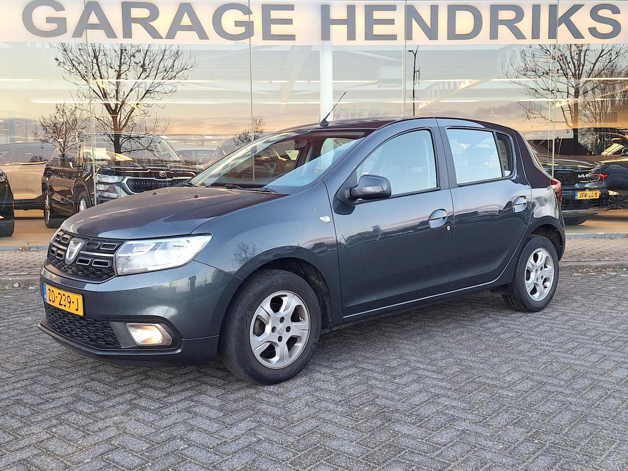 Dacia Sandero - 0.9 TCe Laureate | Navi | Trekhaak 1.080kg | Airco | Cruise Control | NAP | - AutoWereld.nl