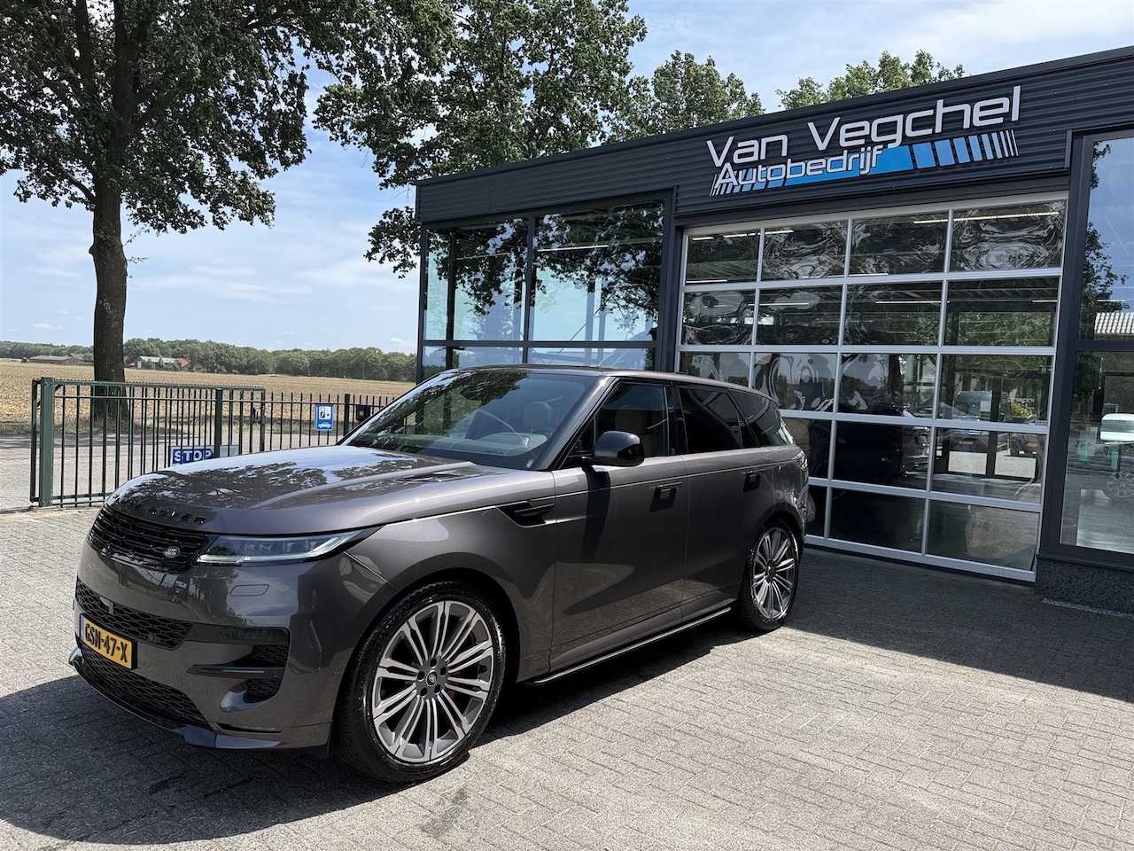 Land Rover Range Rover Sport - P460e Dyn HSE PHEV / PANO / LUCHTVERING / TREKHAAK / STOELKOELING - AutoWereld.nl