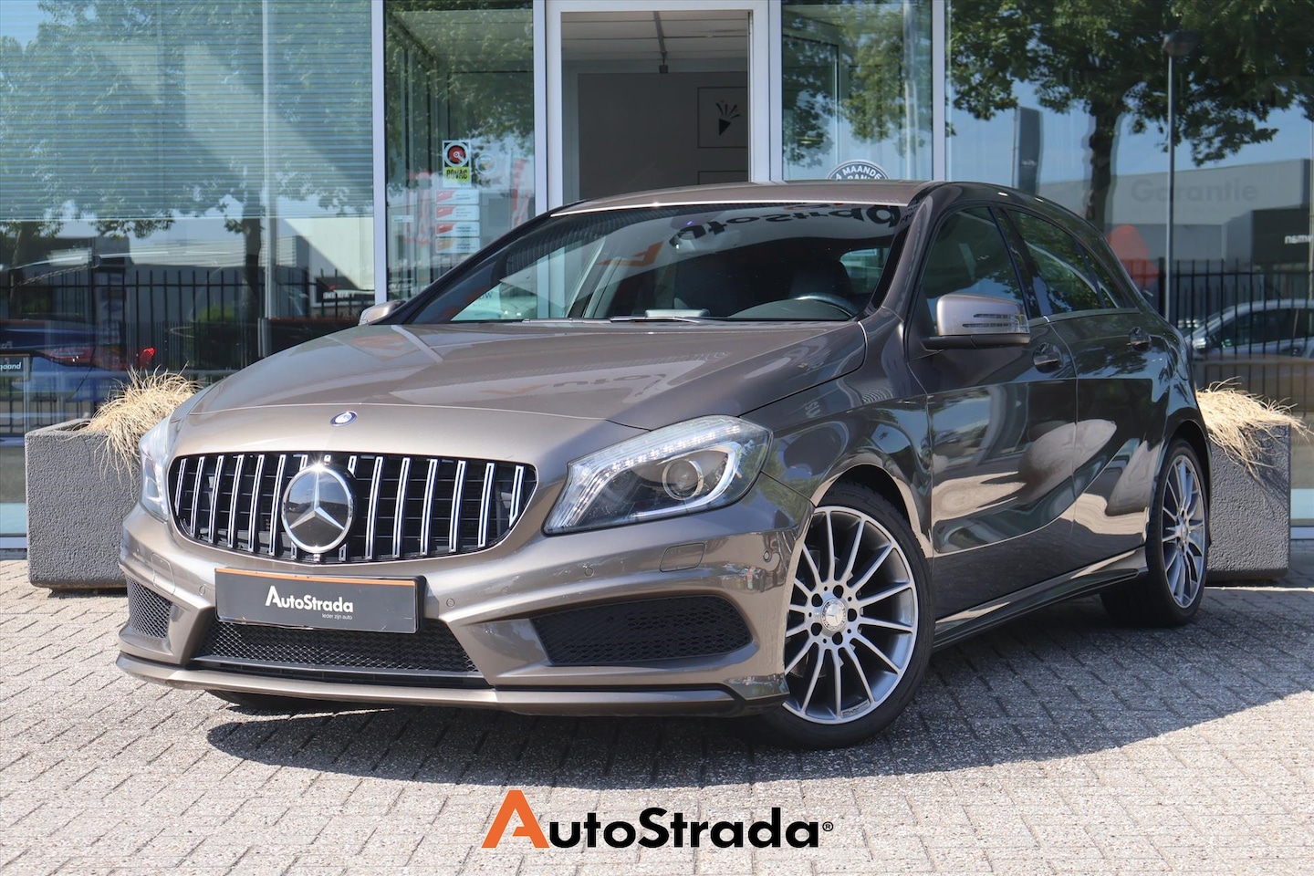 Mercedes-Benz A-klasse - A180 1.6 AMG-Line | Sensoren | Navi | Cruise | Airco | LED | - AutoWereld.nl