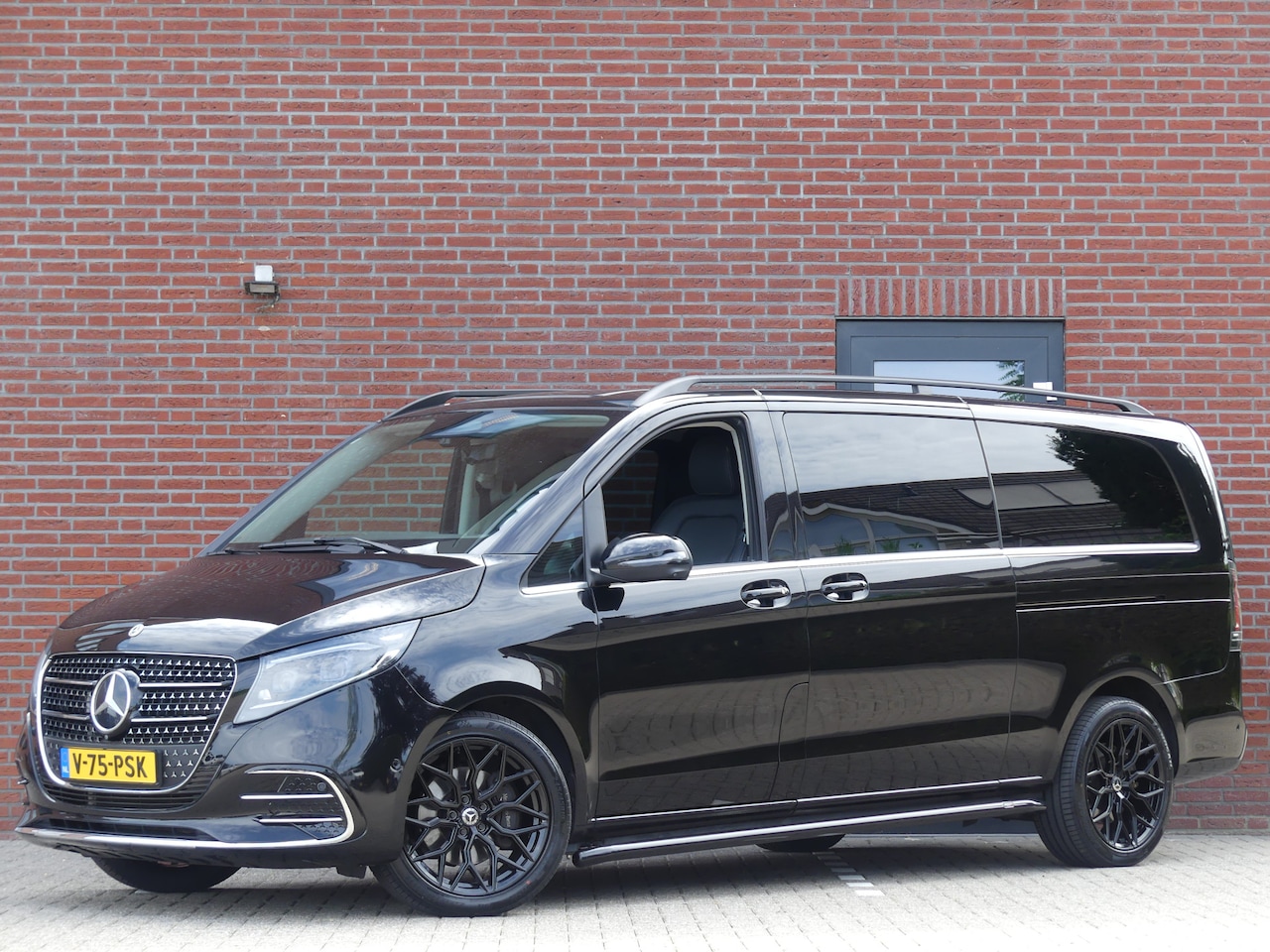 Mercedes-Benz V-klasse - 300d Extra Lang AMG Dubbel cabine Elek deuren LED/LEER - AutoWereld.nl