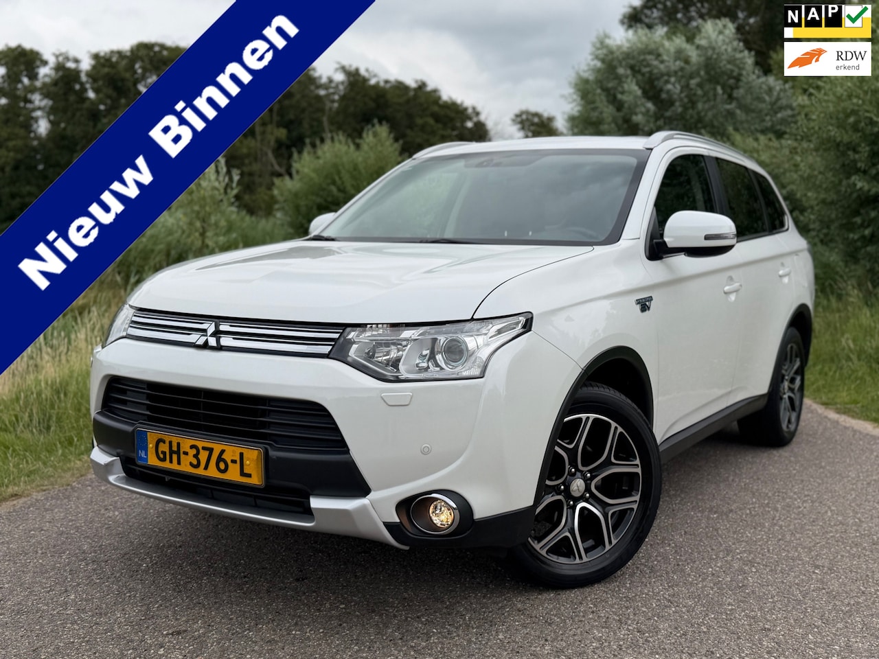 Mitsubishi Outlander - 2.0 PHEV Limited Edition X-Line / 1ste Eigenaar / Clima / Navi / Schuif-Opendak / Camera / - AutoWereld.nl