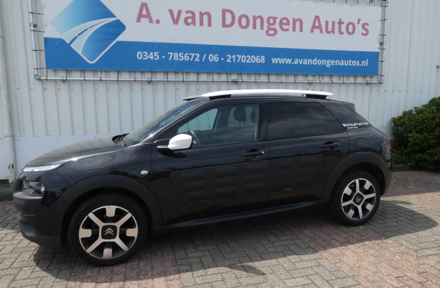 Citroën C4 - 1.2 Puretech Shine 1.2 PURETECH SHINE 110PK,Leer,Navi,Camera,DBriem Verv - AutoWereld.nl