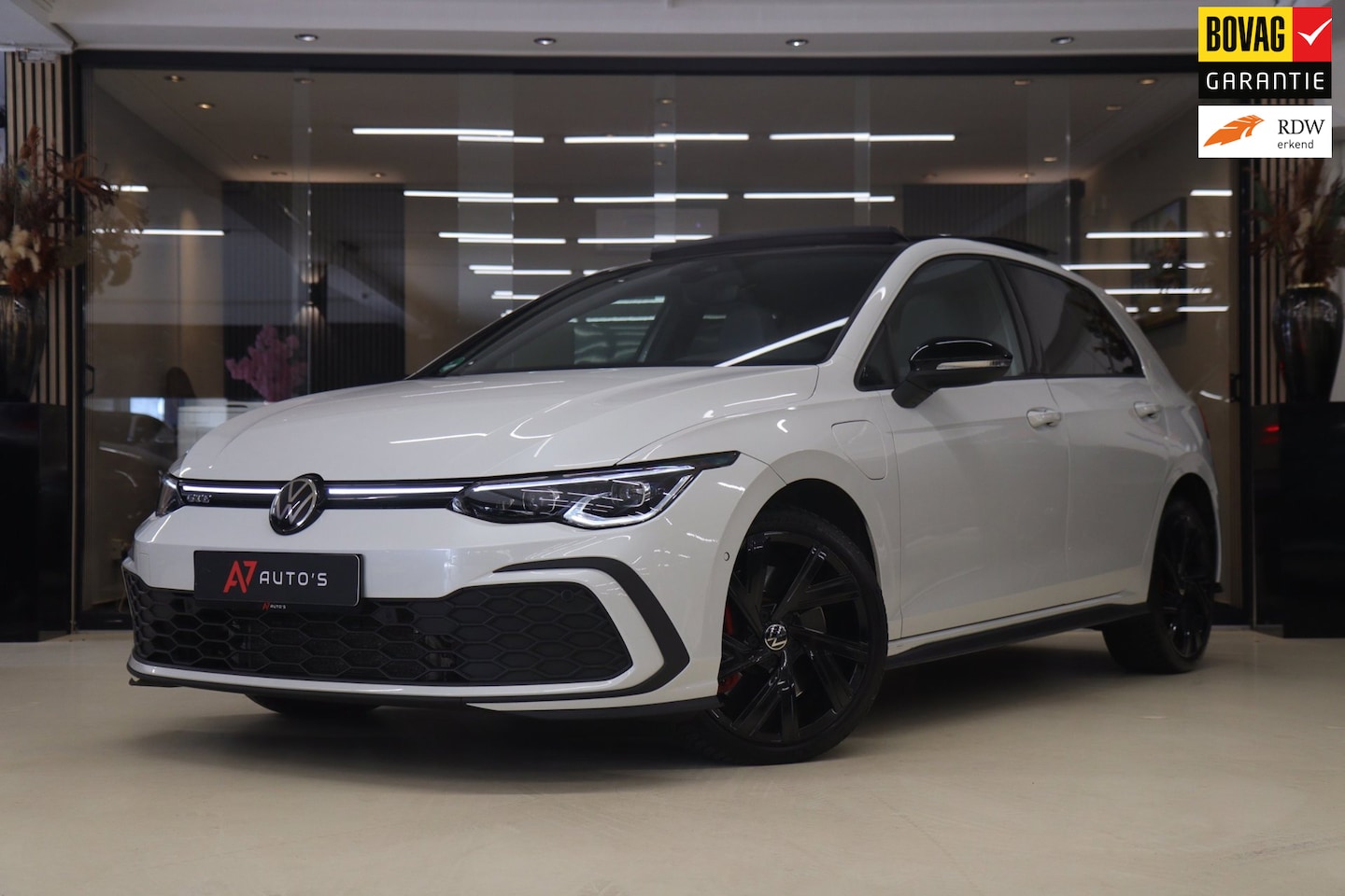 Volkswagen Golf - 1.4 eHybrid GTE /PANO/IQLIGHT/CAM/CARPLAY/ACC/KEYLESS/VOL - AutoWereld.nl