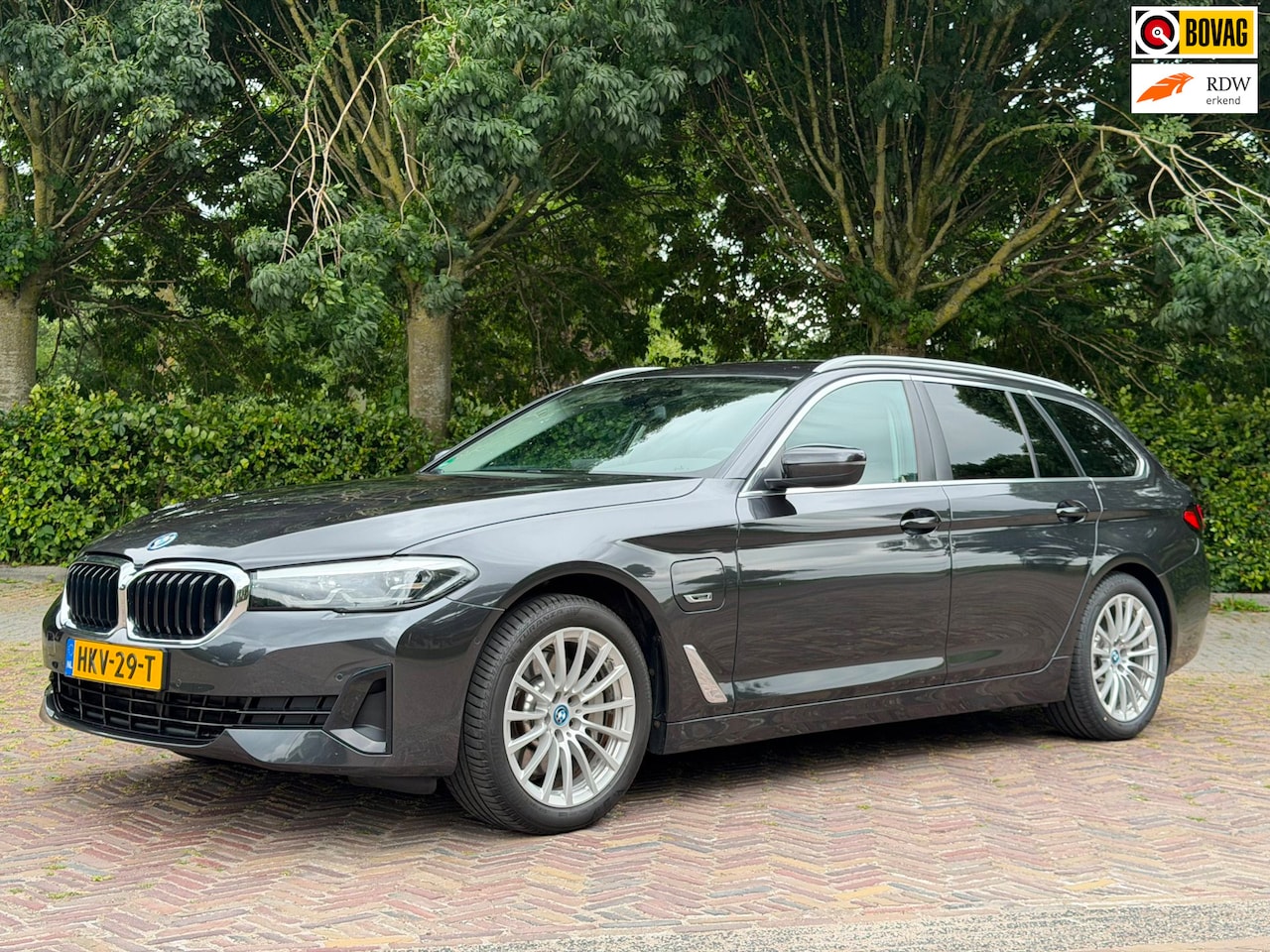 BMW 5-serie Touring - 530e Bus.Ed. Plus, Trekhaak, Camera, Leder, CarPlay, LED, Sfeerverlichting - AutoWereld.nl