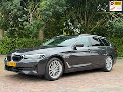 BMW 5-serie Touring - 530e Bus.Ed. Plus, Trekhaak, Camera, Leder, CarPlay, LED, Sfeerverlichting