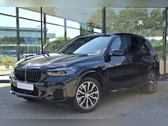 BMW X5 - xDrive45e M Sport Automaat / Trekhaak / Panoramadak / Comfortstoelen / Comfort Access / La