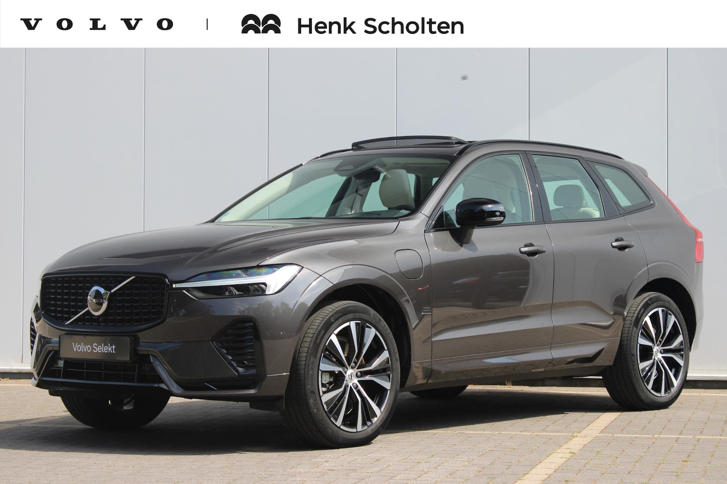 Volvo XC60 - T6 Plug-in hybrid AWD R-Design Long Range | Panoramisch Schuif-/Kanteldak | Semi Elektr. T - AutoWereld.nl