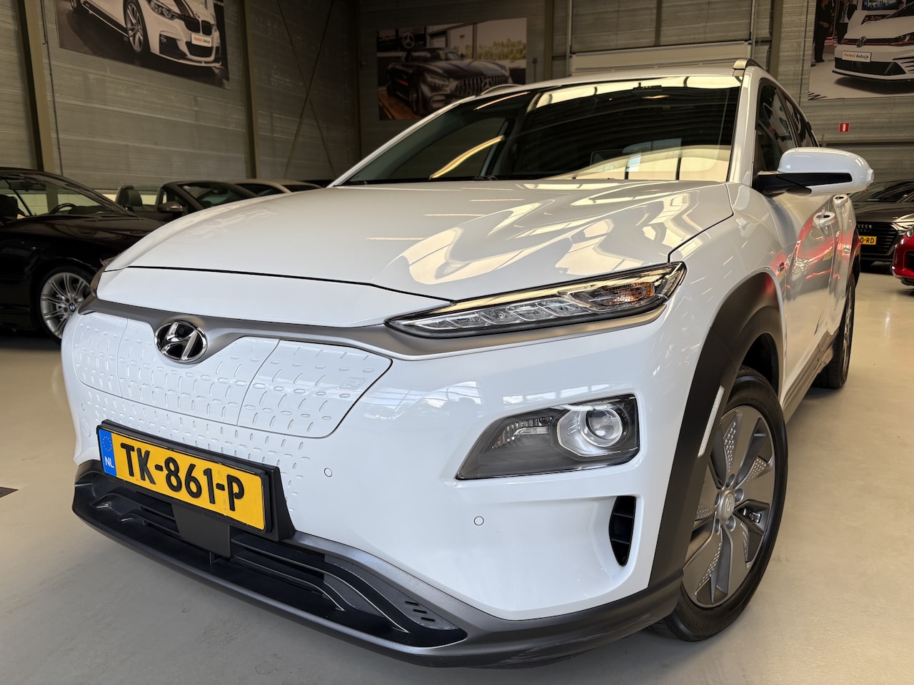 Hyundai Kona Electric - EV Premium 64 kWh Head up display, Warmtepomp - AutoWereld.nl