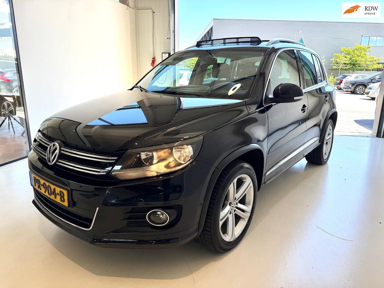 Volkswagen Tiguan - 1.4 TSI Sport&Style R-line Edition - AutoWereld.nl
