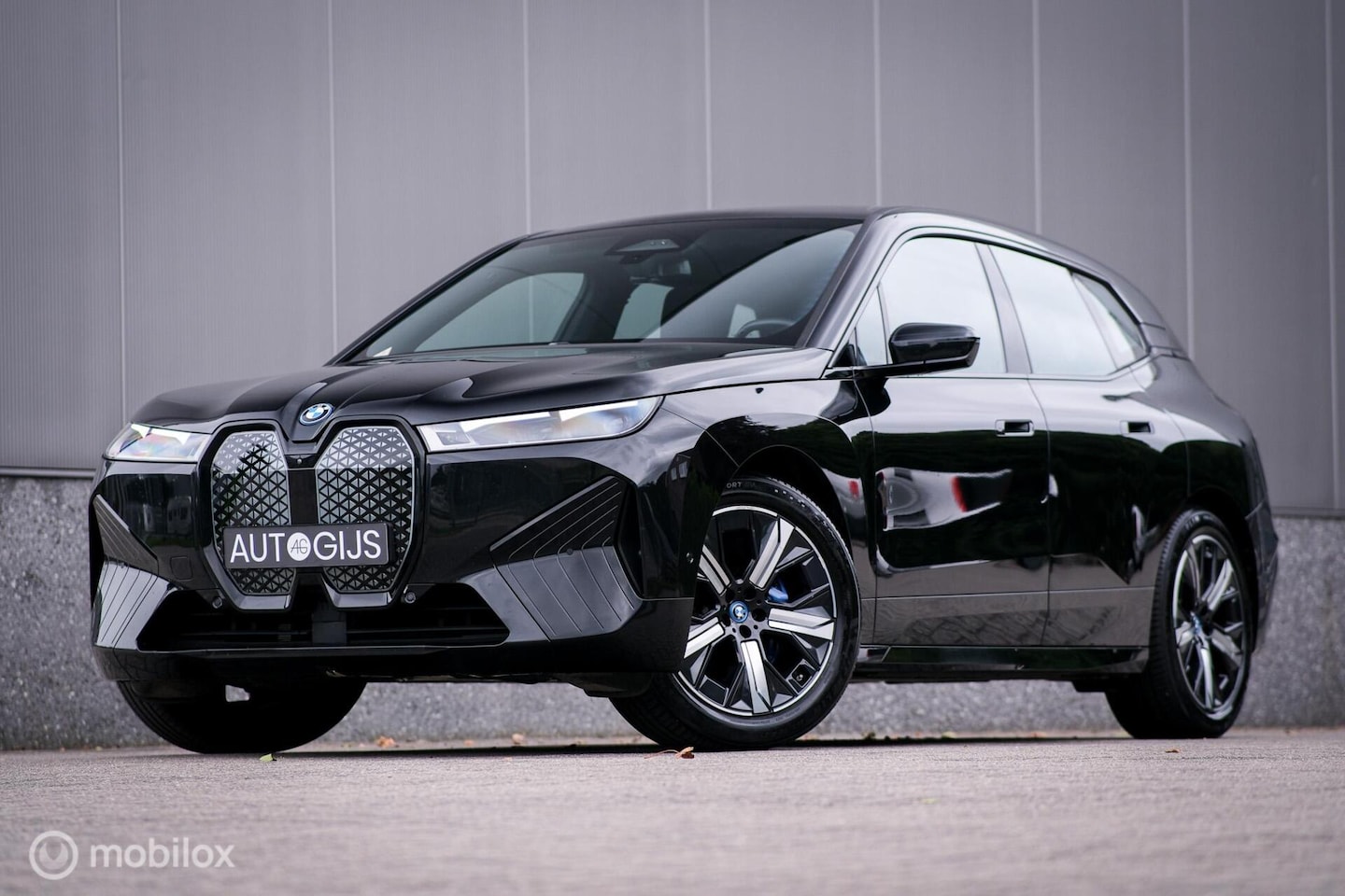 BMW iX - xDrive40 High Executive 77 kWh | Trekhaak | Panorama | Laser LED | HUD | alcantara | Deale - AutoWereld.nl