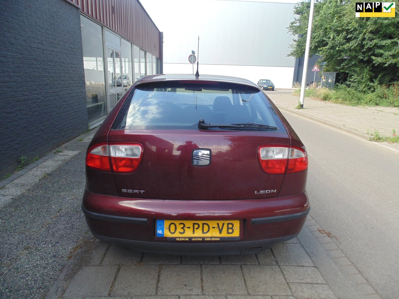 SEAT Leon - 1.6-16V Sport 1.6-16V Sport - AutoWereld.nl