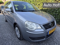 Volkswagen Polo - 1.4-16V Optive | Airco | Cruise Control | Elekt. Ramen | Trekhaak | APK tot 16-02-2027