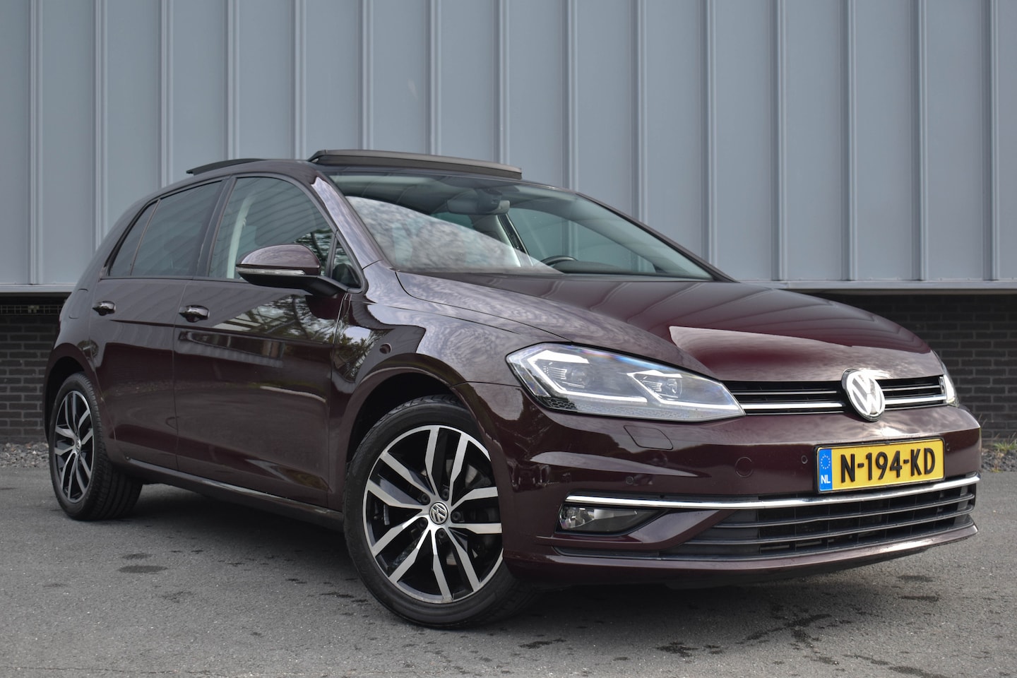 Volkswagen Golf - 1.4 TSI Highline | Pano | Stoelverw. | Black Rubin | Carplay | ACC - AutoWereld.nl