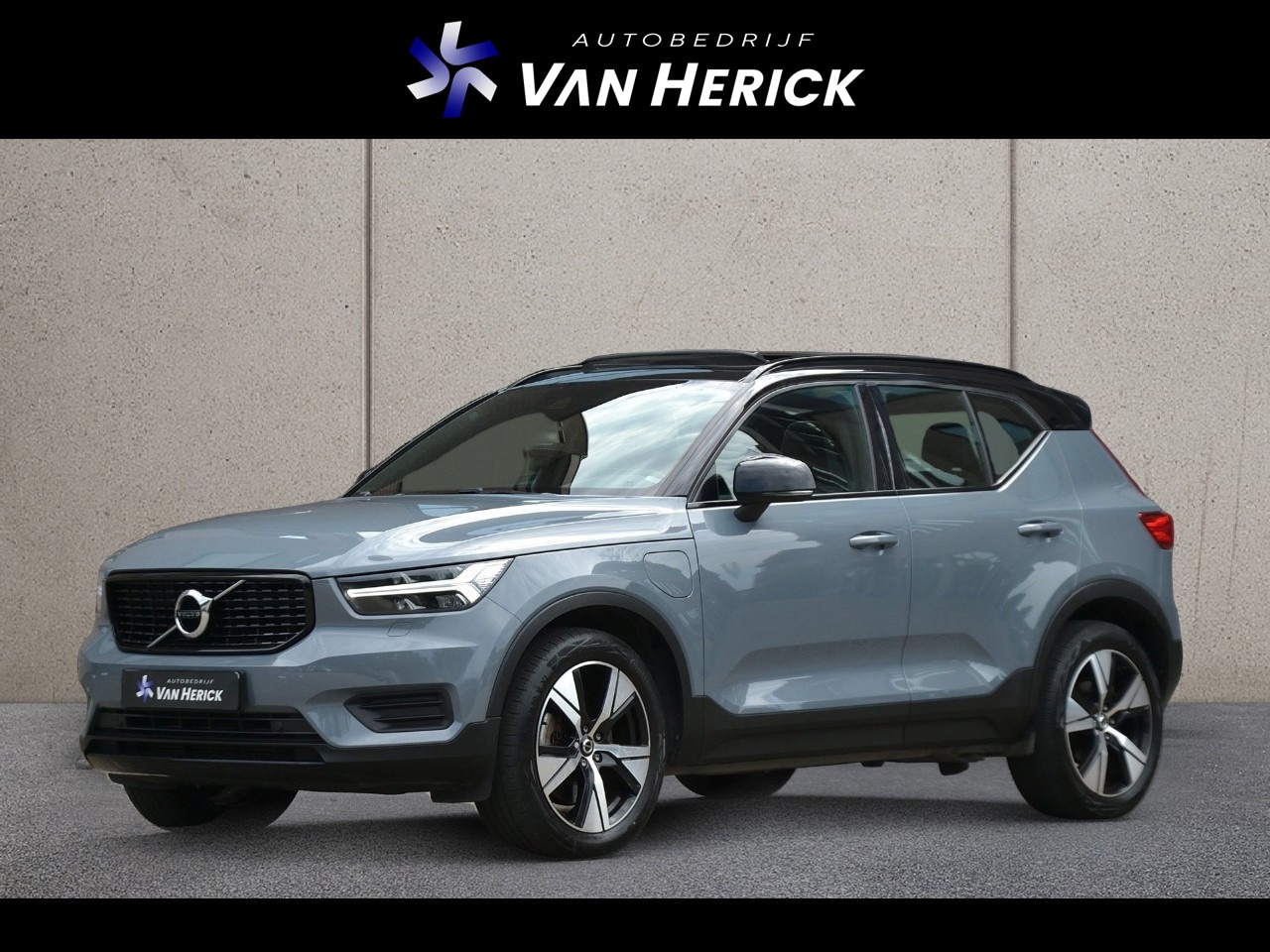 Volvo XC40 - 1.5 T4 Recharge R-Design | Panoramadak | Winterpakket | Achteruitrijcamera - AutoWereld.nl
