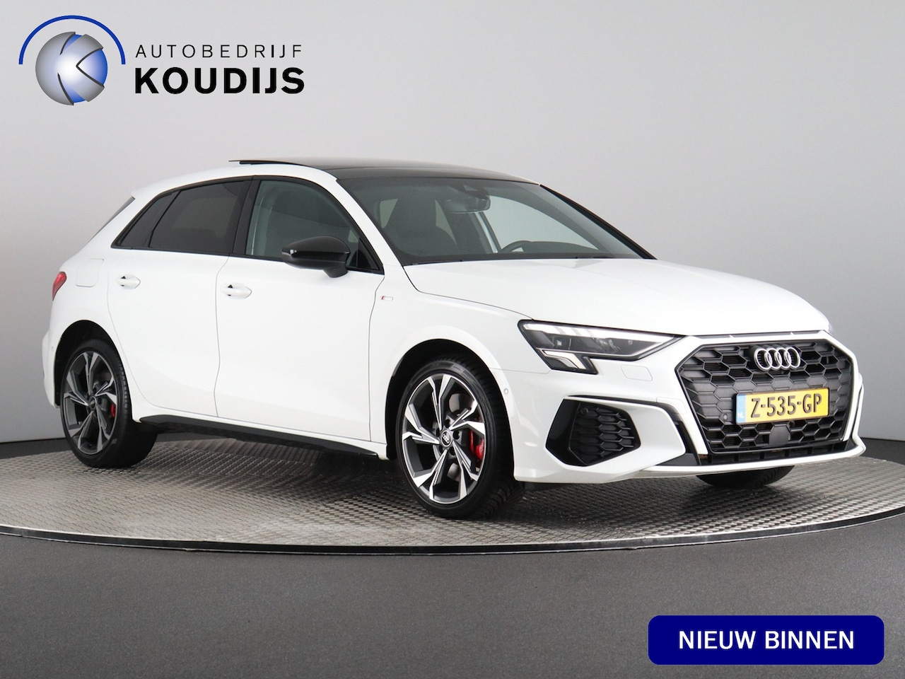 Audi A3 Sportback - 45 TFSI e S edition Competition 45 TFSI e S edition Competition (Black optiek / Pano / Carplay / Navi / Keyless / Sfeerver - AutoWereld.nl