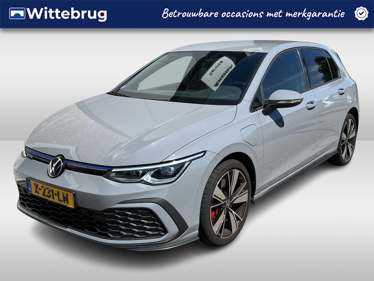 Volkswagen Golf - 1.4 eHybrid GTE / AUTOMAAT/ ACC/ APP-CONNECT/ PARK.SENSOR.V+A/ CAMERA/ STUUR+STOELVERWARM. - AutoWereld.nl