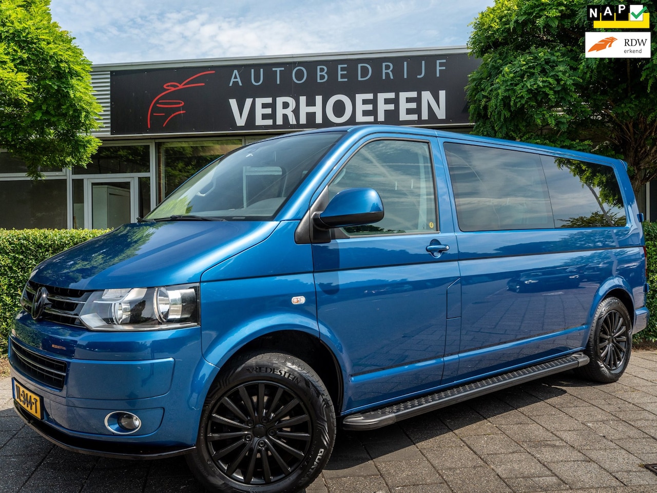 Volkswagen Transporter - 2.0 TDI BM L2H1 DC | AUTOMAAT | TREKHAAK | DUBBEL CABINE | NAP KM ORG NL | 5 ZIT PLAATSEN - AutoWereld.nl