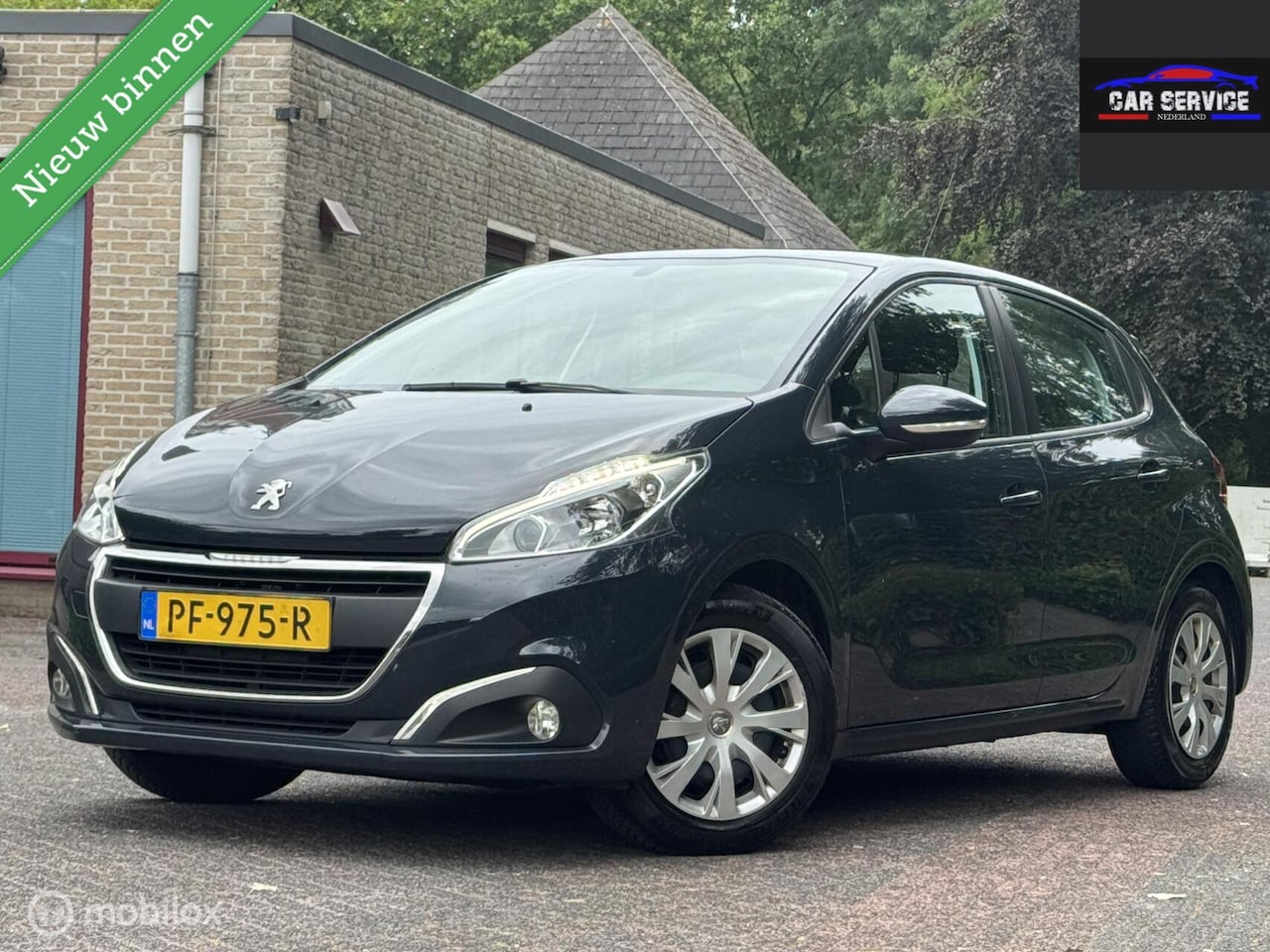 Peugeot 208 - 1.2 PureTech Blue Lion/NAP/APK/PDC/CARPLAY/NAVI/ - AutoWereld.nl