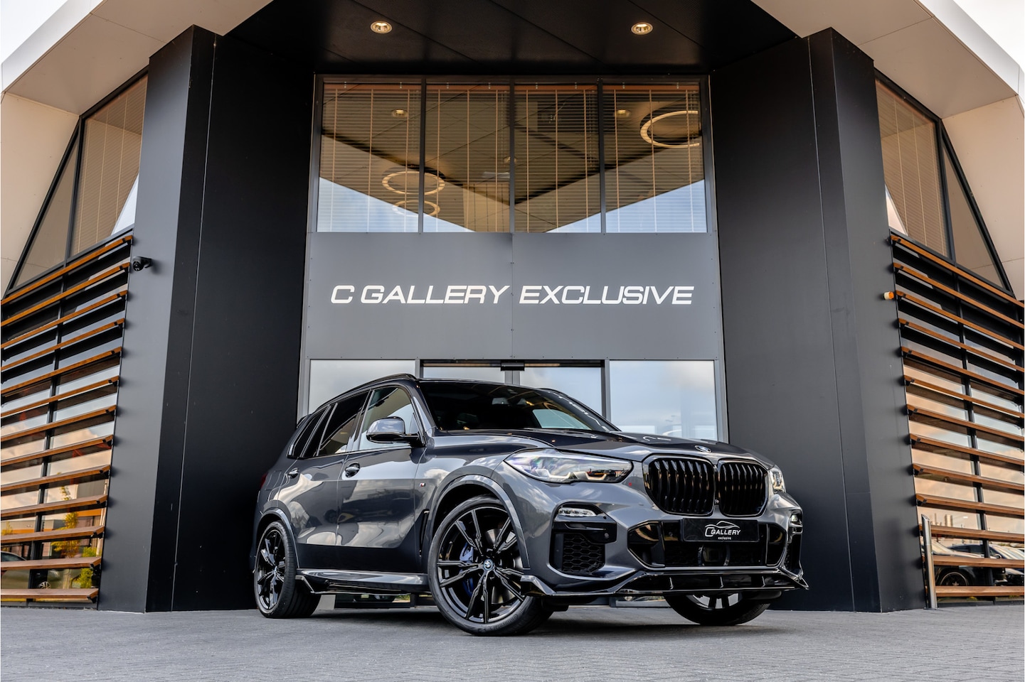BMW X5 - M50i Executive - Grijs Kenteken | M Sport | Panorama | Memory | 360 Camera - AutoWereld.nl