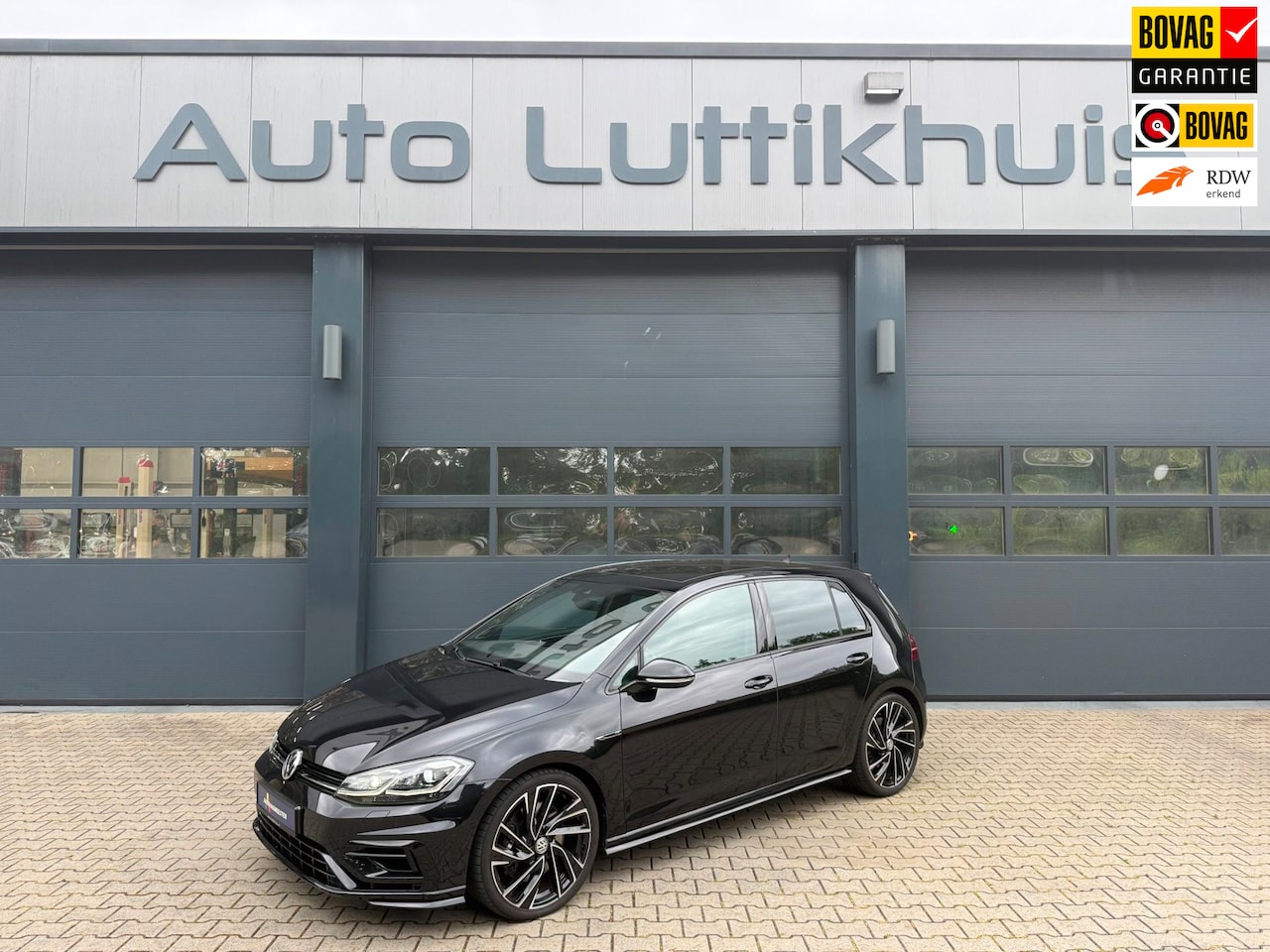 Volkswagen Golf - 2.0 TSI 4Motion R Akrapovic Pano DCC Dynaudio Carbonleer - AutoWereld.nl