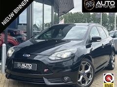 Ford Focus Wagon - 2.0 EcoBoost ST-3 250PK | Onderhoudshistorie | Nette Staat | Achteruitrijcamera | RECARO S