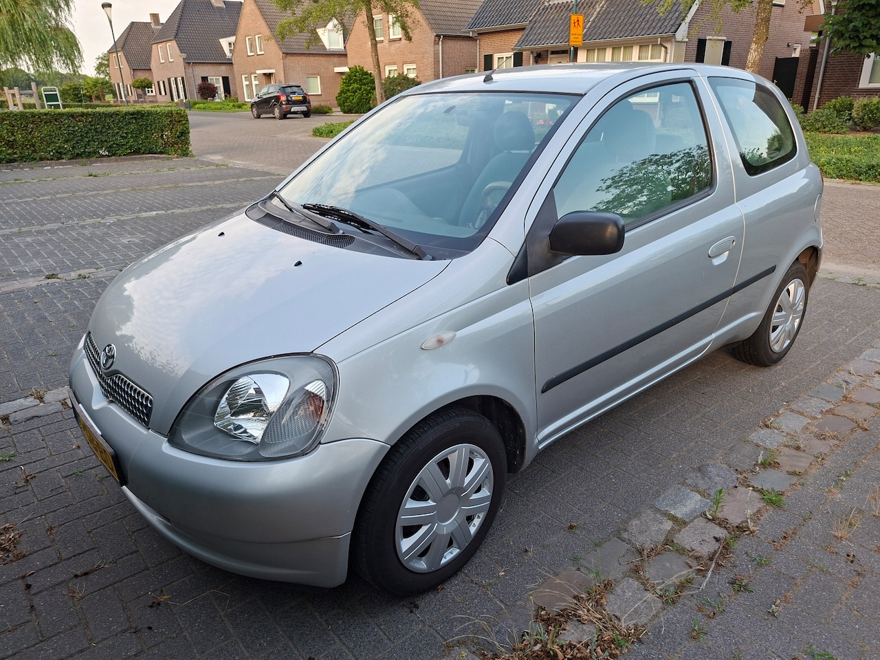 Toyota Yaris - 1.3-16V VVT-i Sol Airco / ABS / Centr. Vergr. / Elektr. ramen / Nieuwe koplampen / Stuurbekrachtiging - AutoWereld.nl