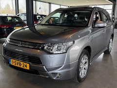 Mitsubishi Outlander - 2.0 PHEV 4WD CVT Instyle+ 1e eigenaar