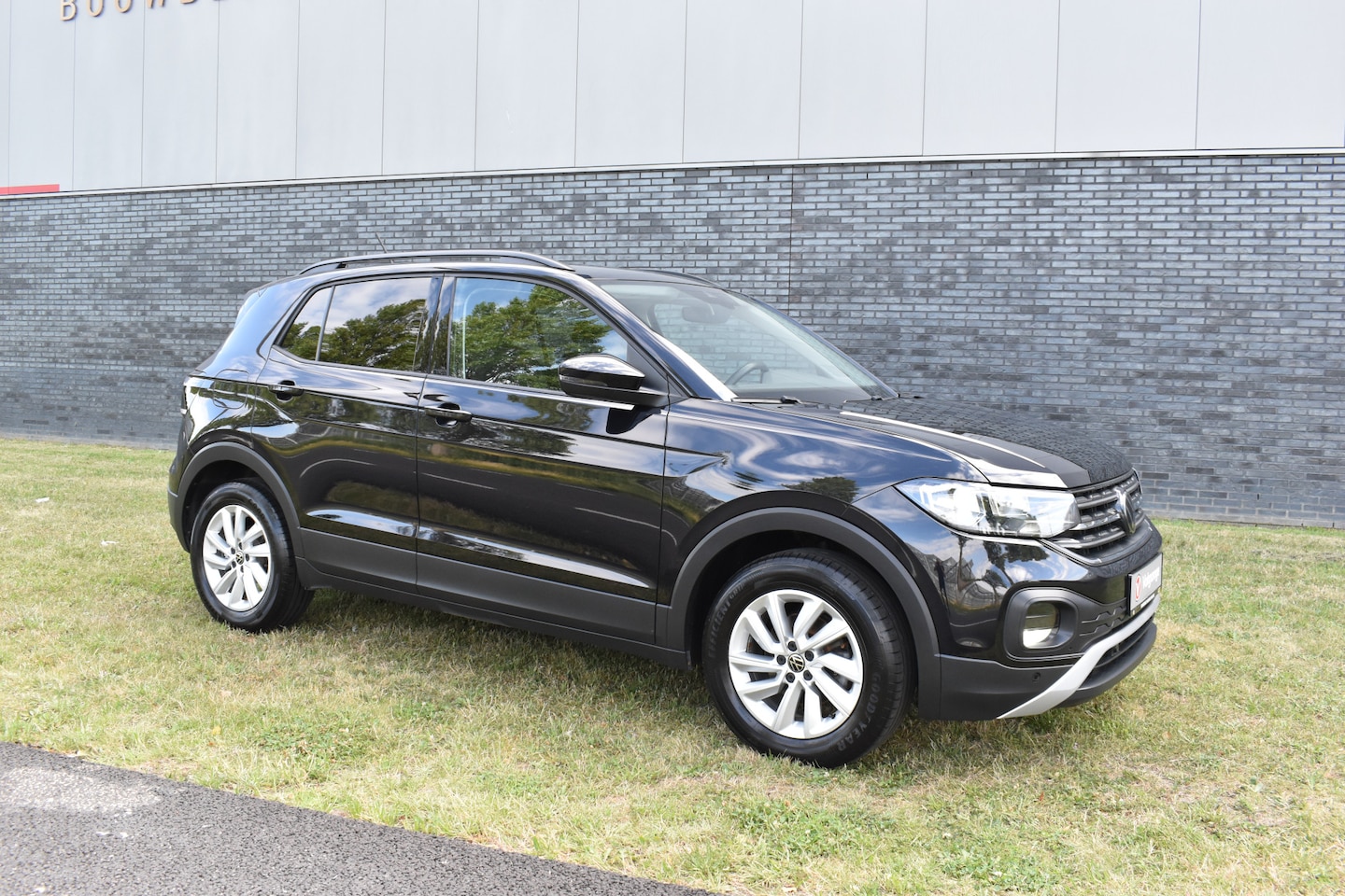 Volkswagen T-Cross - 1.0 TSI Life Navigatie Stoelverwarming Prijs is incl. btw - AutoWereld.nl