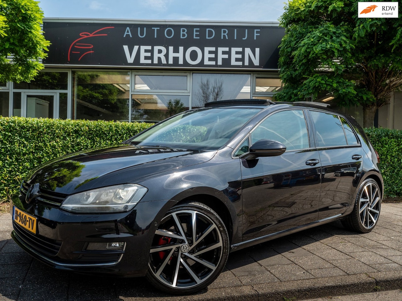Volkswagen Golf - 1.4 TSI ACT Highline | PANORAMADAK | MASSAGE | KEYLESS | APPLE CARPLAY | PARKEERCAMERA | S - AutoWereld.nl