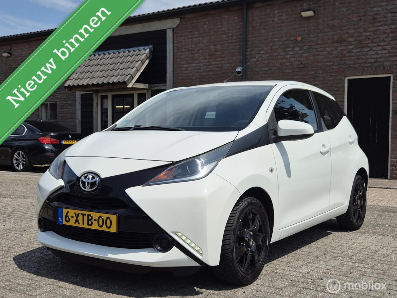 Toyota Aygo - 1.0 VVT-i x-play I Camera I CV I Airco I Cruise I Lichtmetaal - AutoWereld.nl