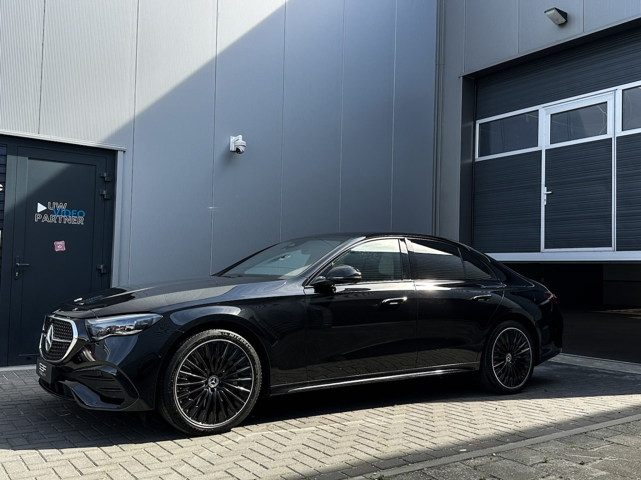 Mercedes-Benz E-klasse - 300 e AMG Line BTW | Widescreen | Leder | Memory | ACC | 360 - AutoWereld.nl