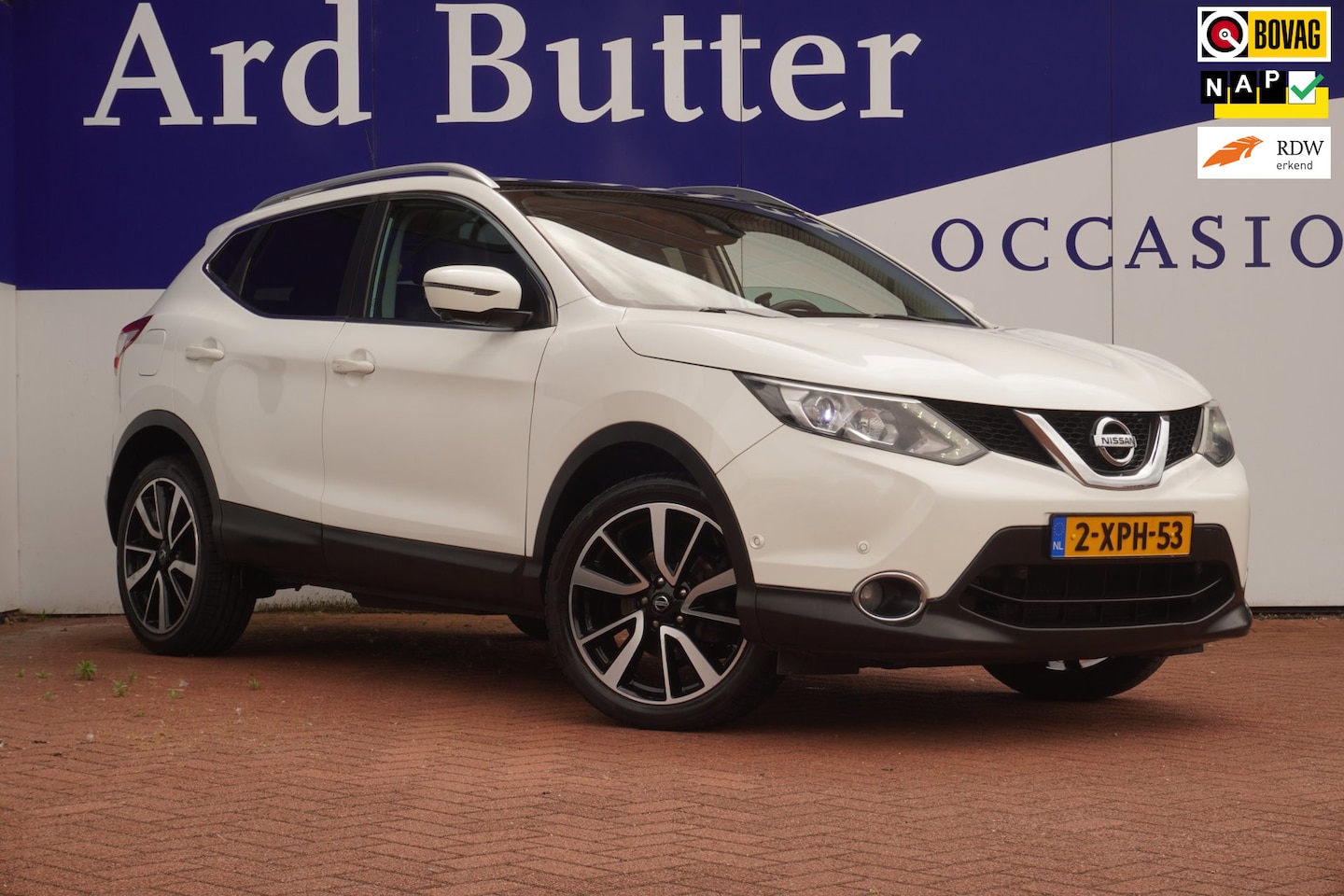 Nissan Qashqai - 1.2 Premier Edition+Led+Volleder+Pano-dak+Navi+360-camera+19"lmv = OKT-2014 + NIEUWE APK ! - AutoWereld.nl