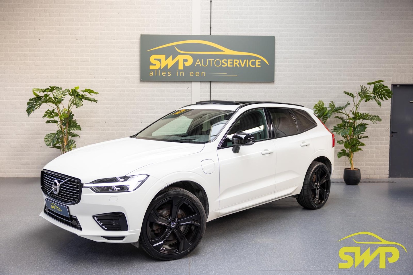 Volvo XC60 - 2.0 Recharge T8 AWD R-Design | Pano | 20 inch | Stoelventilatie | HUD | Harman Kardon | Me - AutoWereld.nl