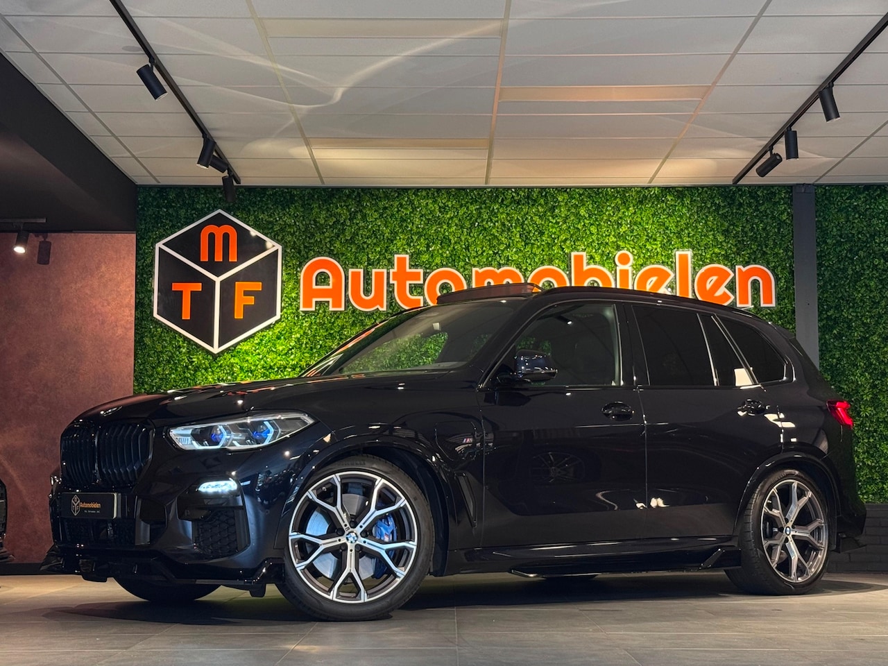 BMW X5 - XDrive45e M SPORT 394 PK |M KUIPSTOELEN|SWAROVSKI|360CAMERA|PANO|H/K|HUD - AutoWereld.nl