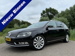 Volkswagen Passat Variant - 2.0 TDI Highline BlueMotion Automaat | Leder | Camera | Navi | Clima | Stoelverwarming | P