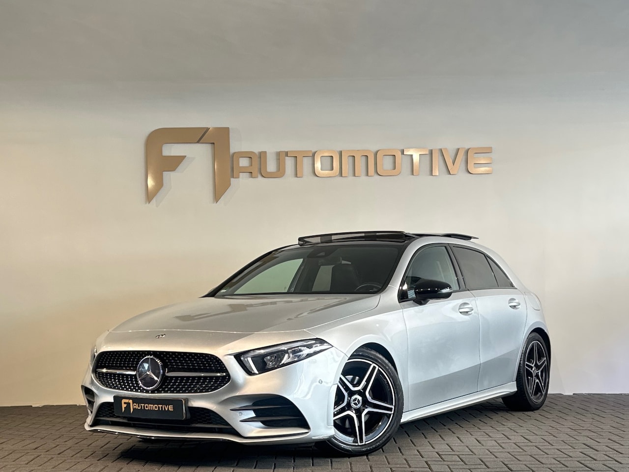 Mercedes-Benz A-klasse - 200 Premium Pano|Sfeer|Camera|Night - AutoWereld.nl